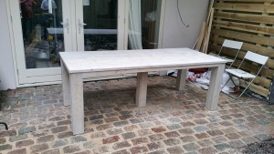 Steigerhouten tafel buiten