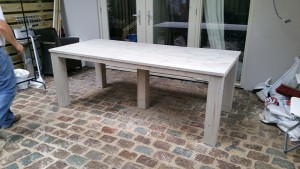 Steigerhouten tafel buiten