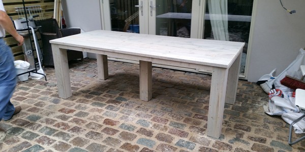 Steigerhouten tafel buiten